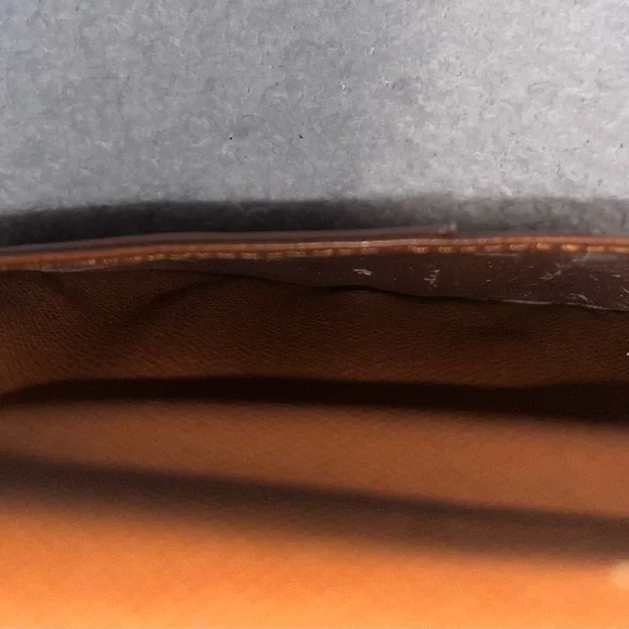 Louis Vuitton Monogram Agenda/ passport Holder - Picture 10 of 11